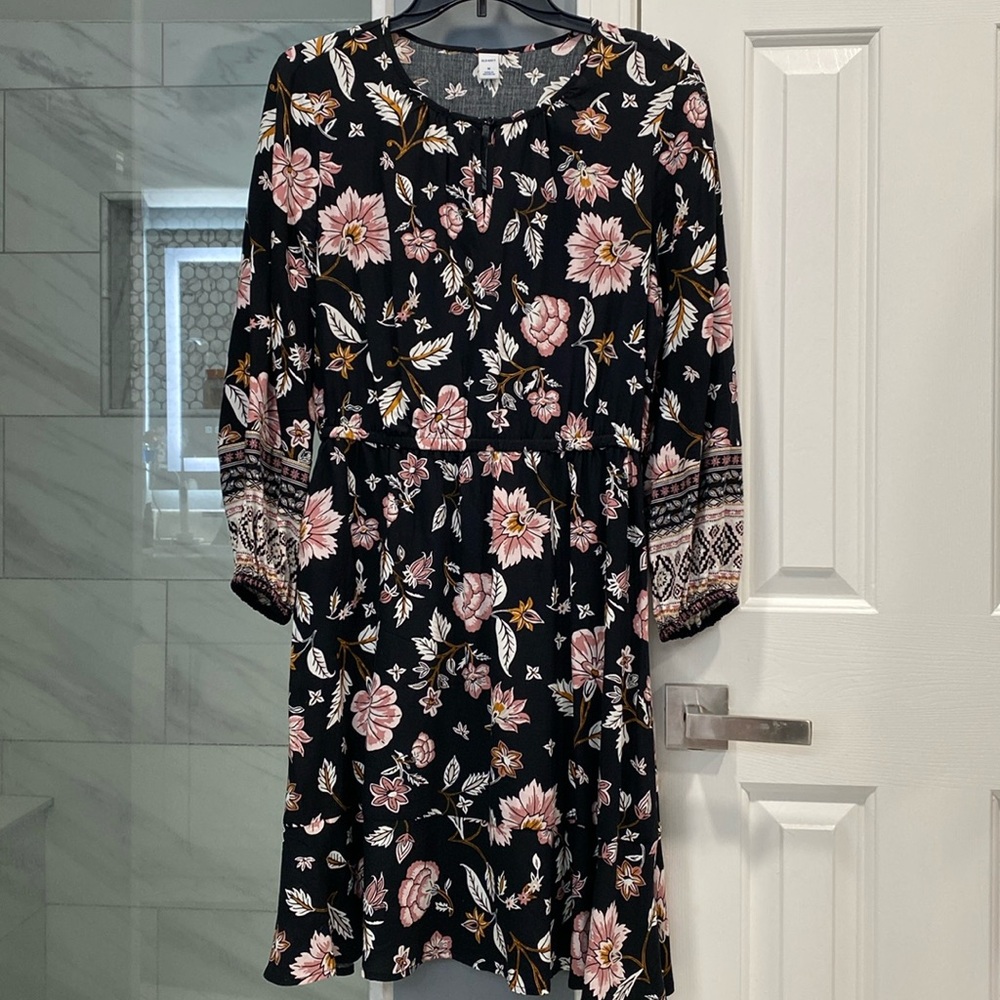 Old Navy Black Floral Waist-Defined Keyhole Dress Size M